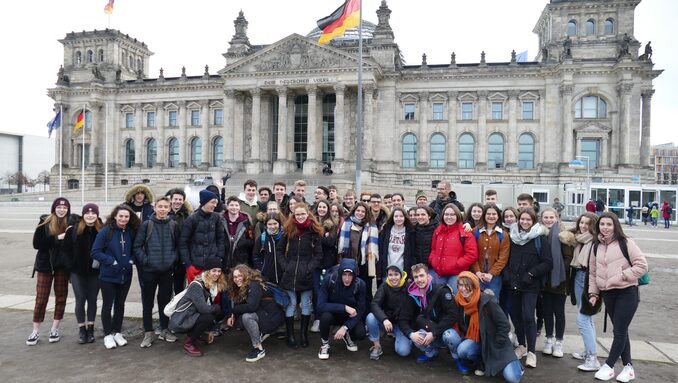 Groupe devant le Reichstag.jpg